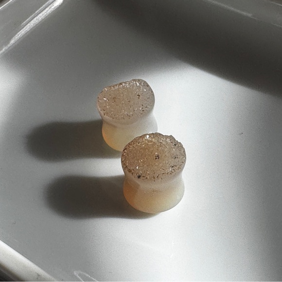 Crystal Geode plug earrings - Picture 3 of 5